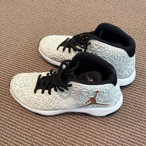 Jordan Reveal Basketball Shoes size 10